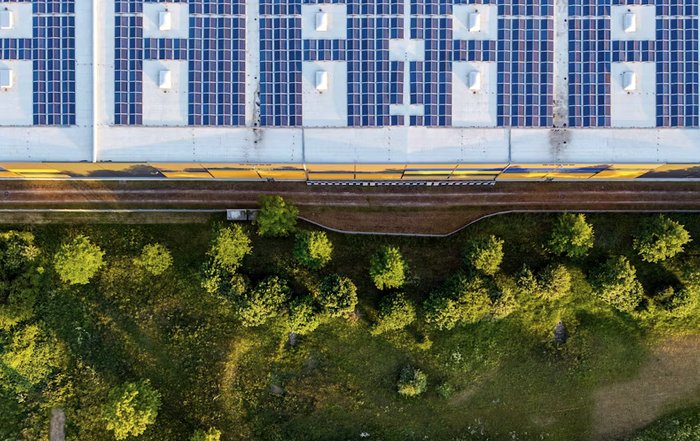 Article Image for Sustainable Tech Initiatives in Business Operations